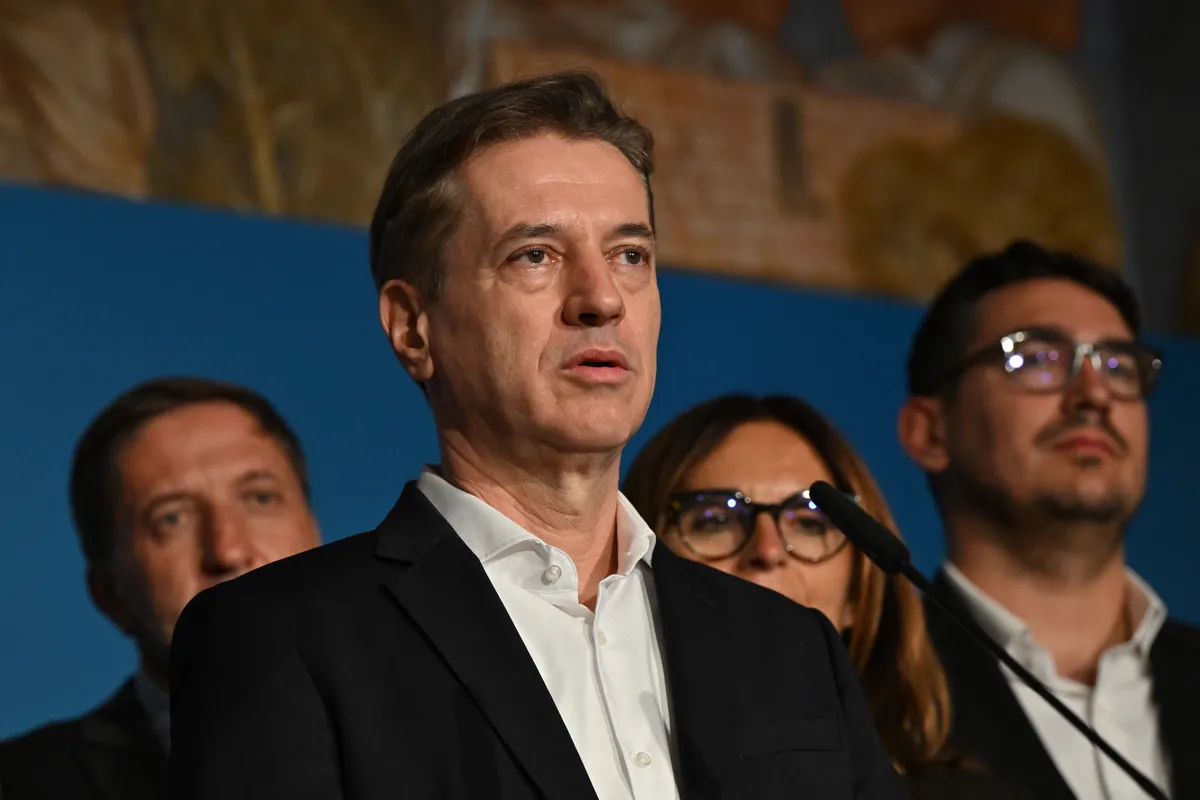 Na nedeljskih volitvah največ glasov prejel Robert Golob