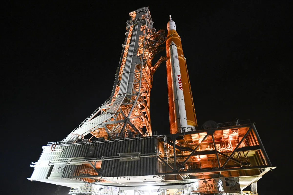 Nasa vrnila raketo za polet proti Luni na izstrelišče. Kdaj bo vzletela?