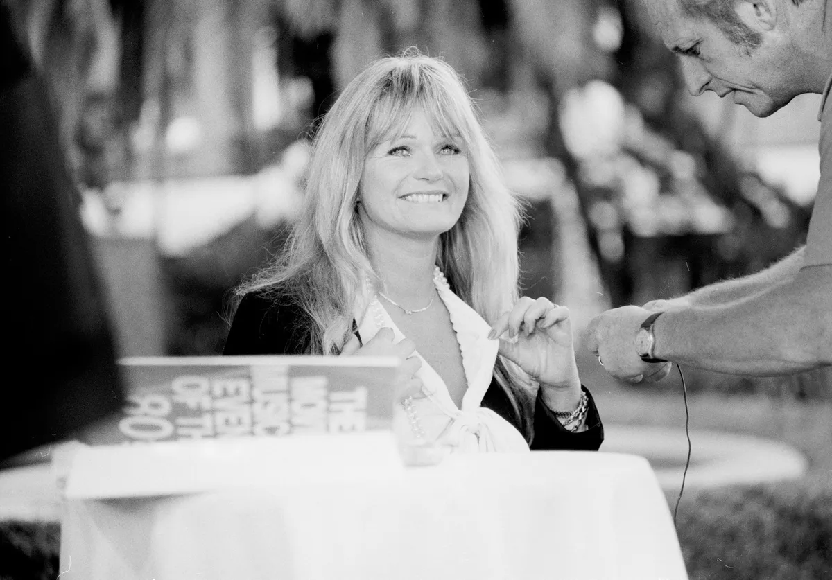 Umrla igralka Valerie Perrine