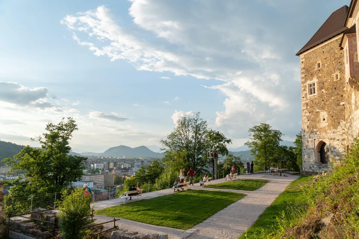 Čutite, da lažje dihate? Zrak naj bi se v slovenskih mestih precej izboljšal