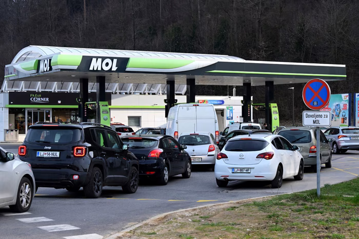 Slovenija prva država v EU, ki omejuje točenje goriva