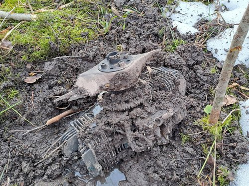 Ostanki ukrajinskega drona, ki je strmoglavil v Latviji