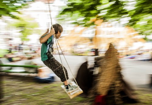 deček, otrok, otroci, gugalnica, duševno zdravje otrok