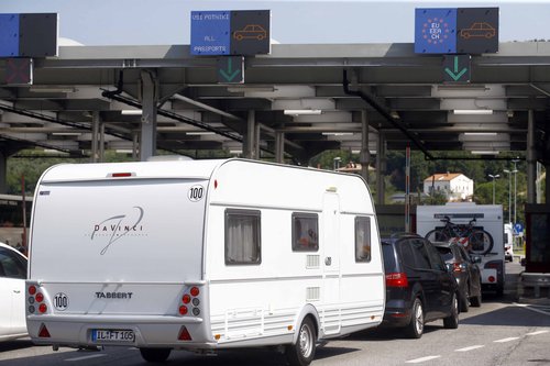 Mejni pehod Dragonja, meja, počitnice