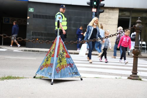 Prvi šolski dan, pot v šolo, šolska pot, otroci,