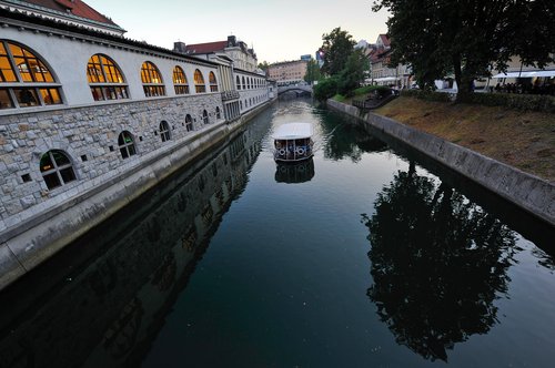 turizem, Plečnik, tržnica, Ljubljana, Ljubljanica