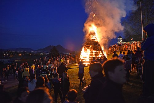 kresovanje, prvi maj