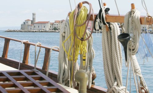 LADJA VRVI KROV PIRANSKI ZALI PIRANSKA PUNTA