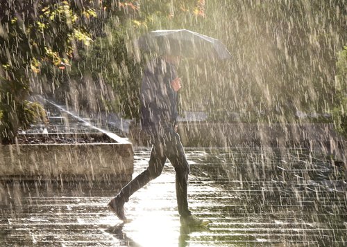 Nevihta dež ljudje narava