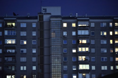 nepremičnine,blok,fužine,ljubljana,večer,luči,stanovanja,klima