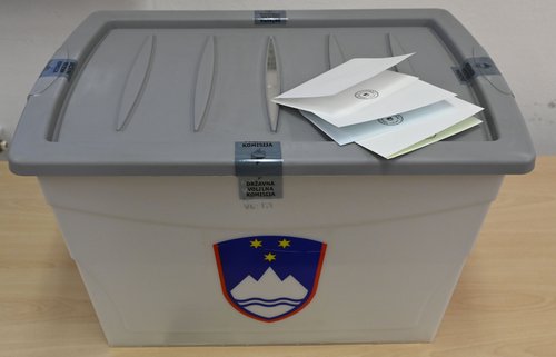 Glasovalna skrinjica