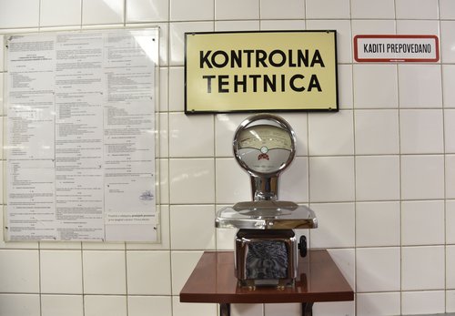 Zaprta tržnica Moste, tehtnica