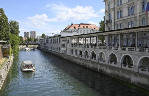 reka,ljubljanica,ladja,plovba,ljubljana,turizem,čoln