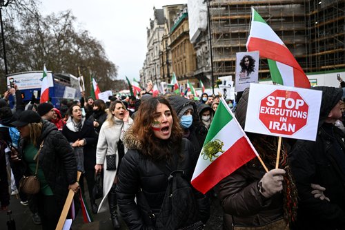 Protestniki v Londonu v podporo protestnikom v Iranu