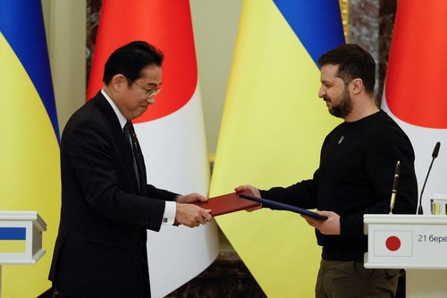 Fumio Kišida in Volodimir Zelenski