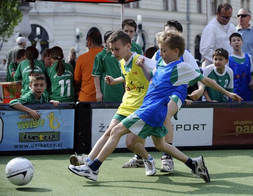 ZOGARIJA OTROCI PRESERNOV TRG SUPER ZABAVA