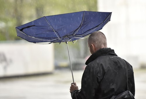 Pomladno deževje, vreme, vremenska napoved, dež, veter