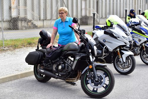 Predsednica Nataša Pirc Musar na motorju