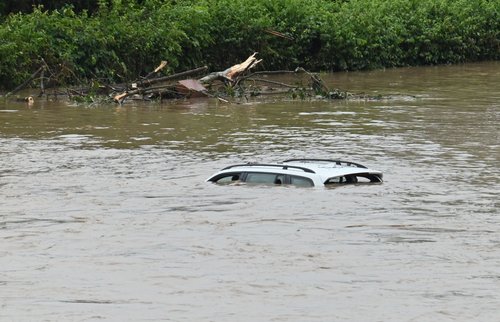 reka Sora, poplava, avto