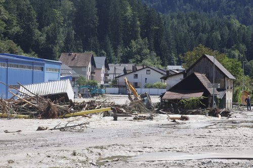 uničenje, poplava, mežica, koroška, sanacija
