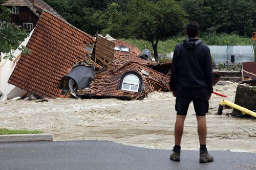 Meža, hiša, poplave, Prevalje, družina Fužir