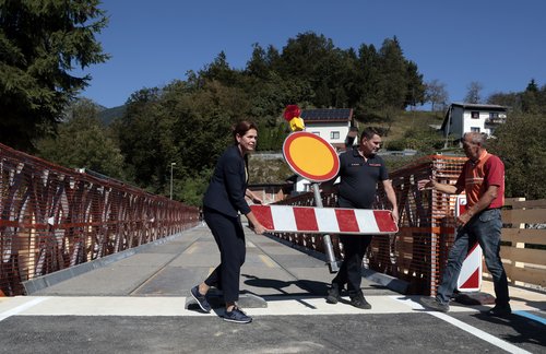Otvoritev začasnega mostu v Stahovici.