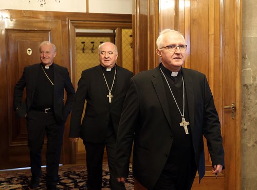 škofi, duhovniki, cerkev