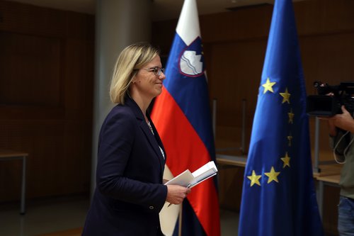 Novinarska konferenca ministrice za javno upravo Sanje Ajanovič Hovnik