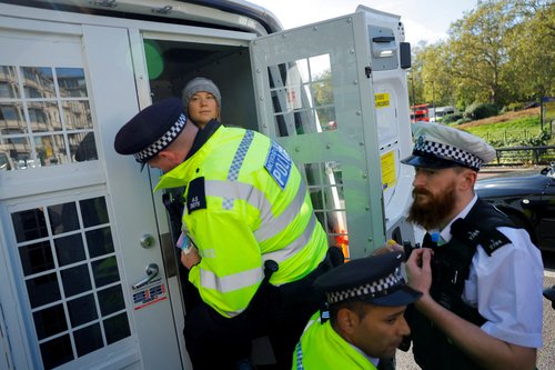 londonski policisti pridržali Greto Thunberg