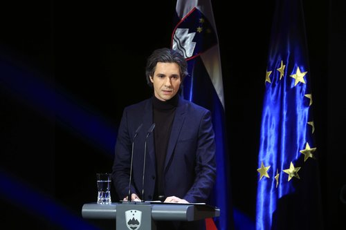 Praznik Rudolfa Maistra, Luka Mesec