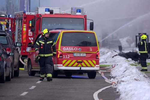 požar, škofja loka, gasilci