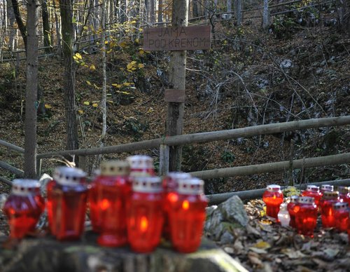 Jama pod Krenom, Kočevski Rog