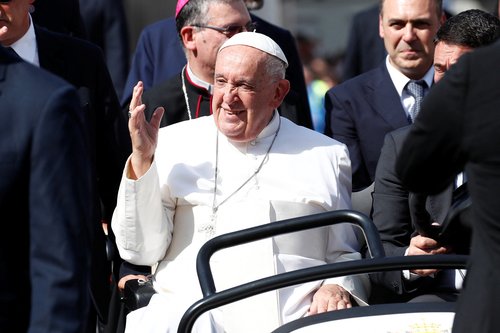 papež frančišek, trst