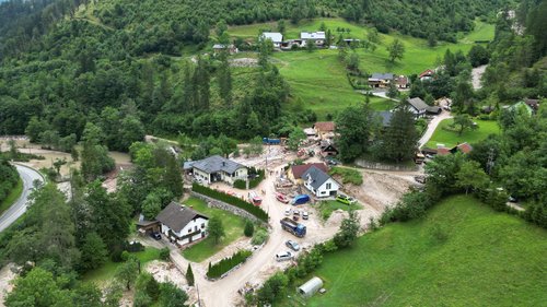 Plaz v vasi Kokra, julij 2024