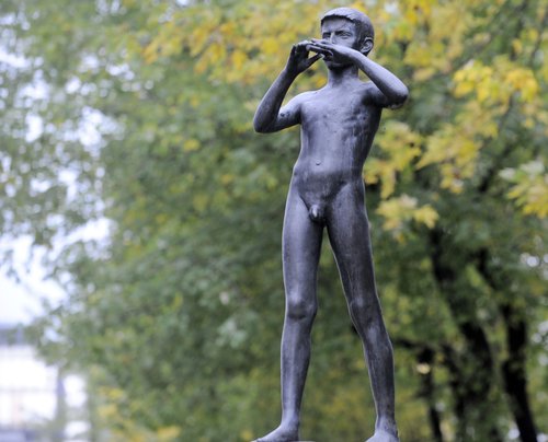 DECEK S PISCALJO SIMBOL RTV SLO