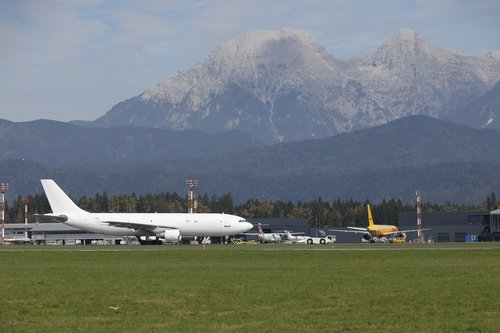 letalo, izrael, brnik, letališče jožeta pučnika, zasilni pristanek