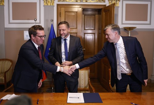 Podpis dogovora o višini povprečnine za prihodnji dve leti