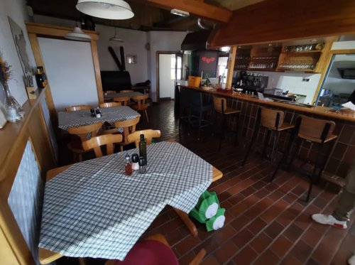 Koča Mladika na Pečni rebri