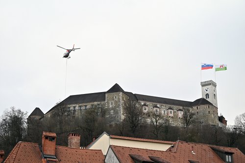 sečnja, grajski grič, ljubljanski grad, drevo, helikopter, Ljubljana