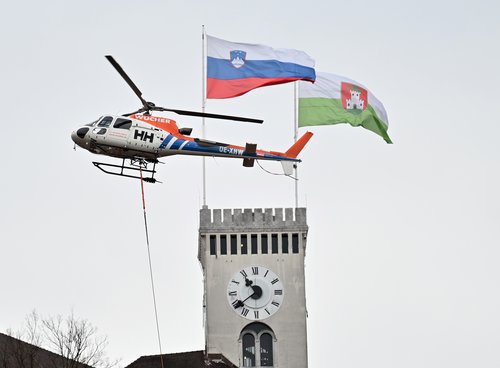 sečnja, grajski grič, ljubljanski grad, drevo, helikopter, Ljubljana