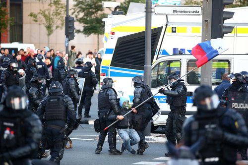 Protest proti vladi in PCT ukrepom