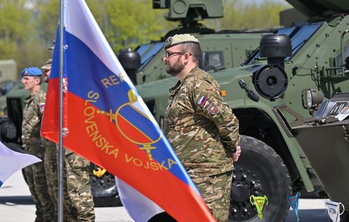 borut sajovic, vojašnica, orožje