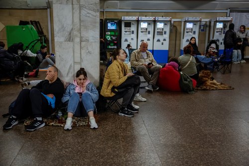 Ukrajinci, ki so se zatekli v postajo podzemne železnice