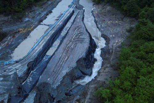 Znamenitemu rudniku soli v Romuniji gorzijo poplave