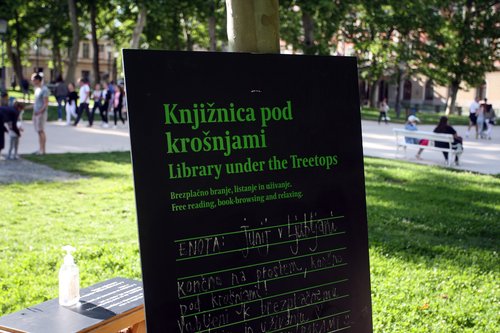knjižnica pod krošnjami