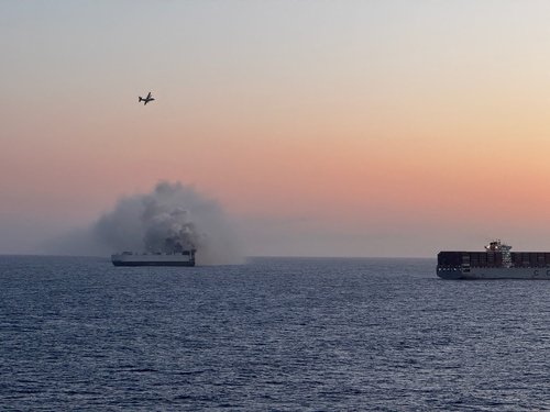 Požar na ladji Morning Midas