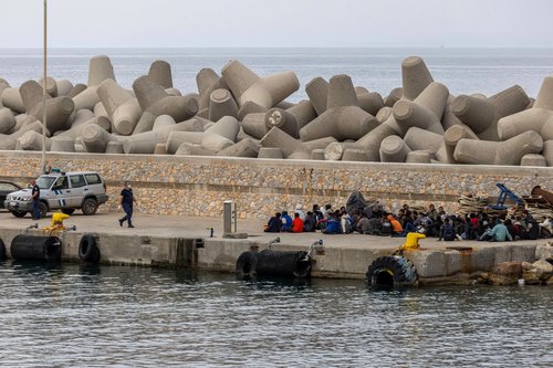 rešeni migranti na grškem otoku Kreta