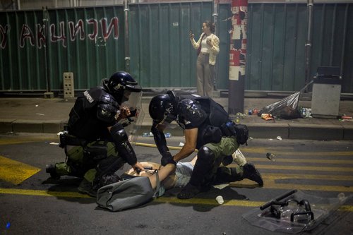 Policija in protestniki v Beogradu