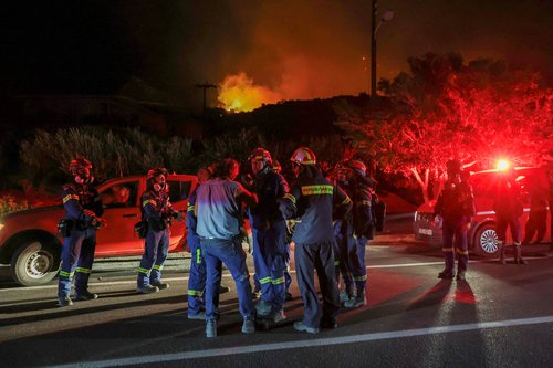 Na vzhodni Kreti divja požar.
