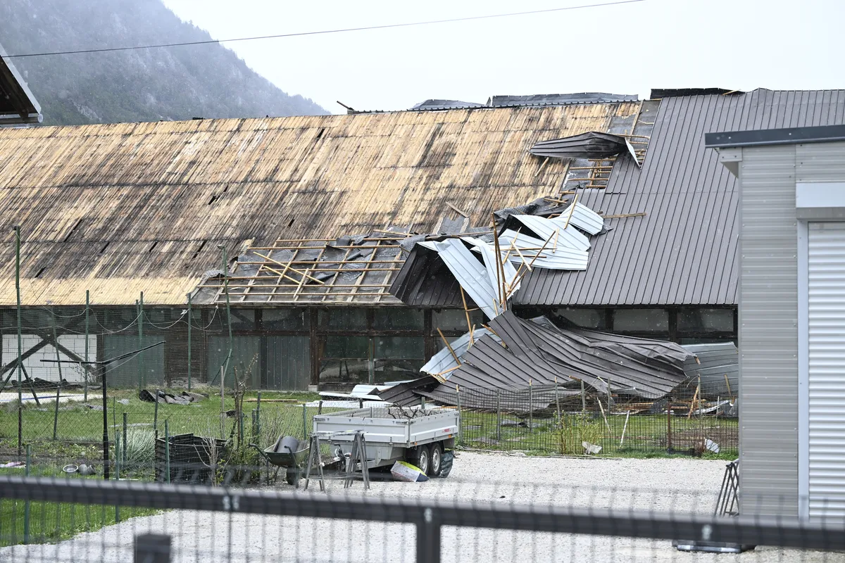 Močan veter preprečuje sanacijo. "Čas za oceno škode bo, ko se razmere umirijo" (FOTO)